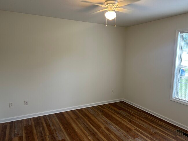 Building Photo - 51 Farm View Cir