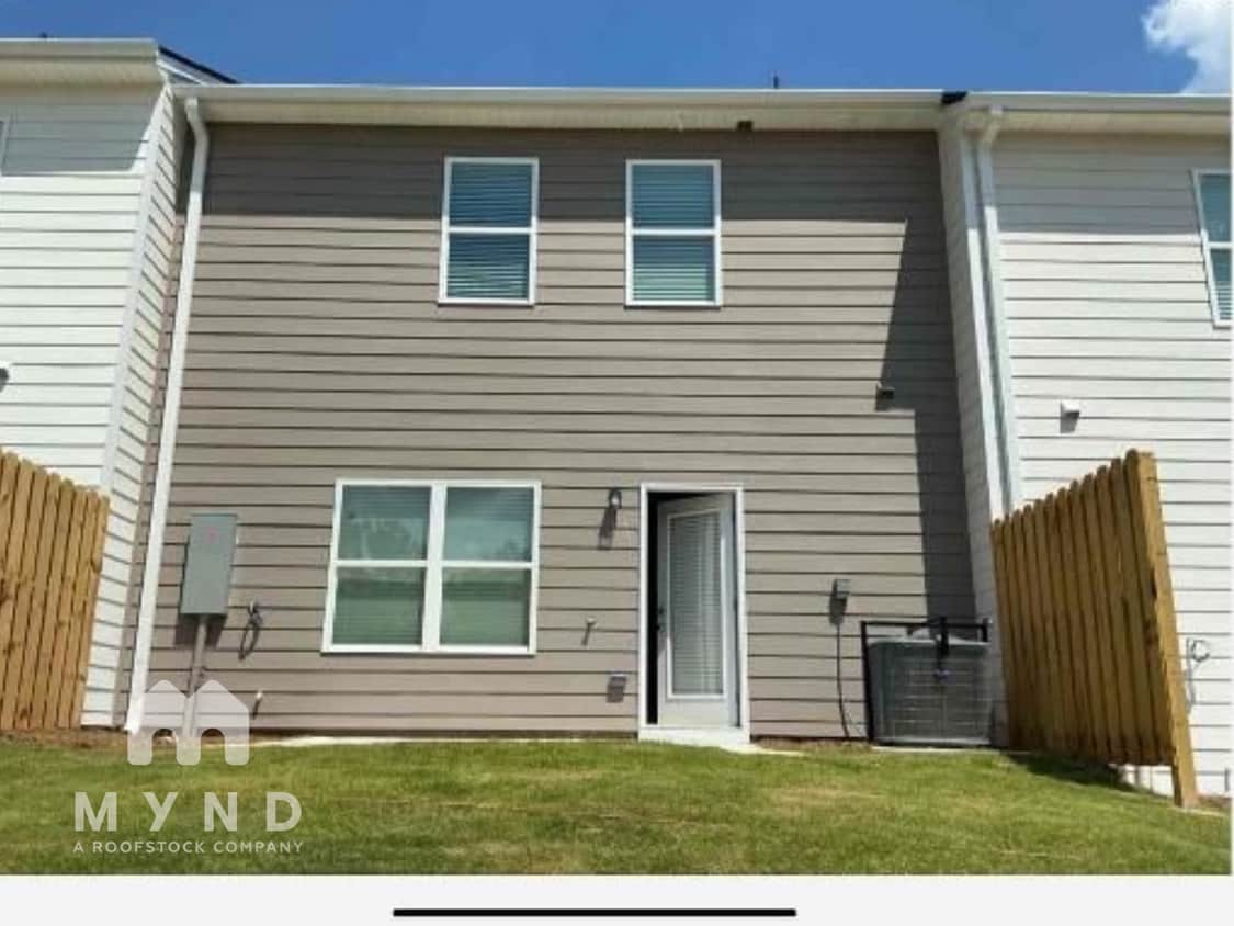 Primary Photo - 405 Camrose Ave