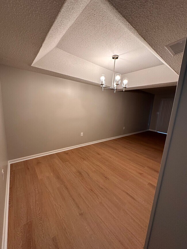 Foto del edificio - 102 Briarview Cir