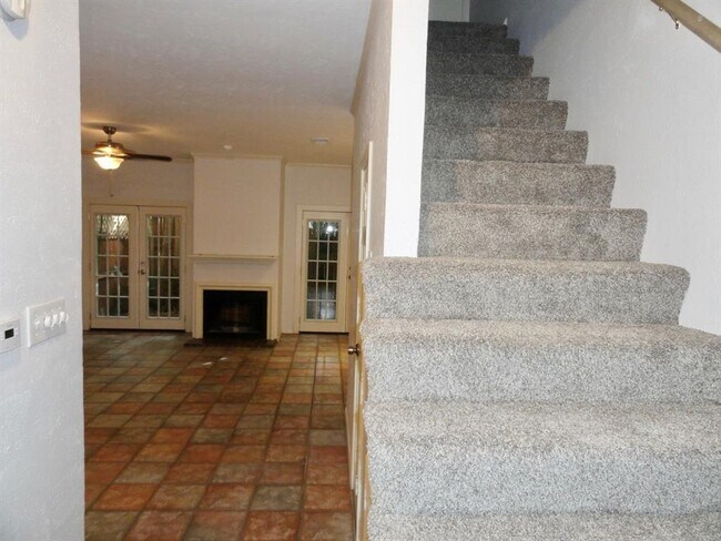 Building Photo - 2727 Shelby Ave