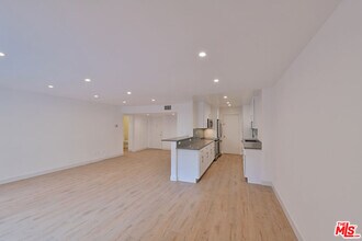 Building Photo - 136 S Palm Dr