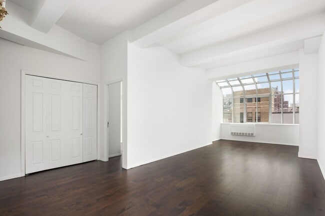 Foto del edificio - 310 E 46th St
