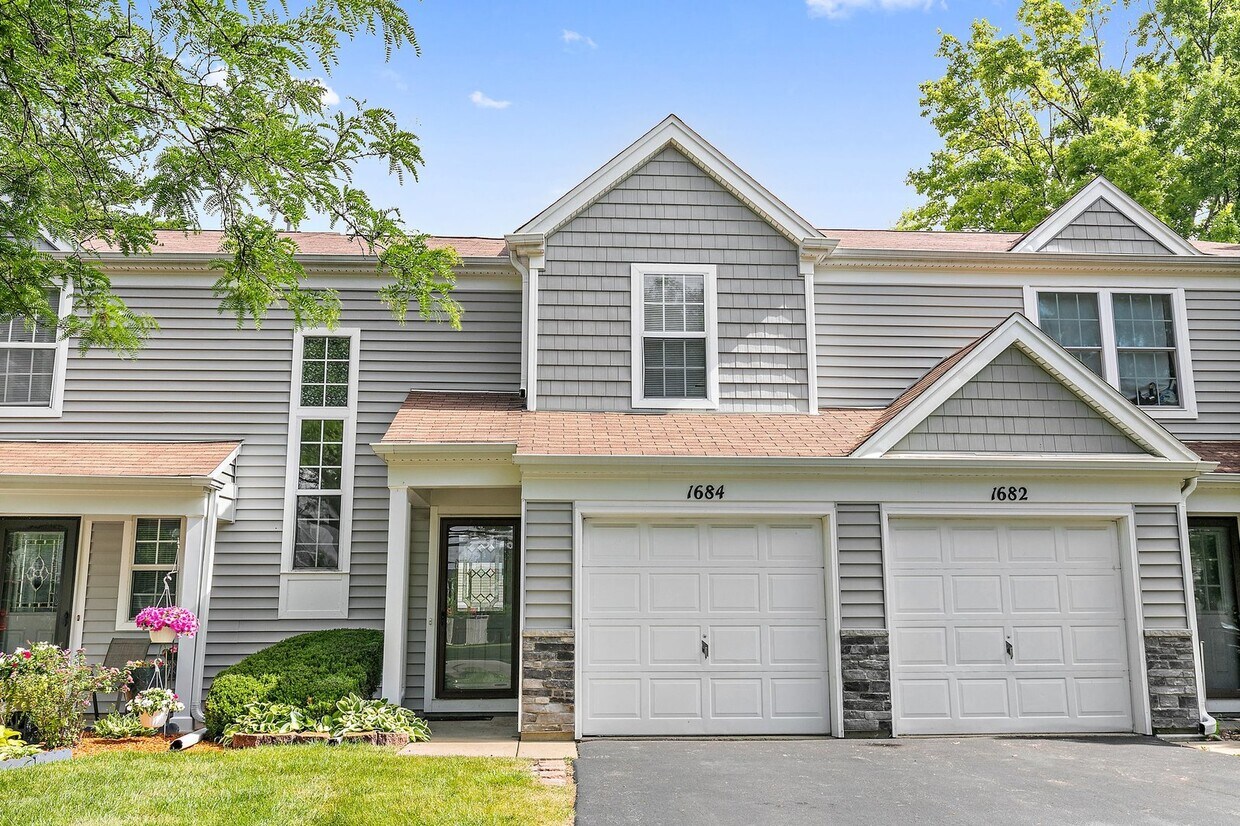 Foto principal - 1684 College Green Dr