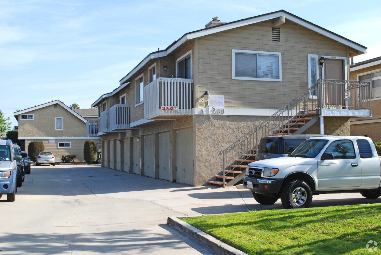 Building Photo - 280 Avocado St