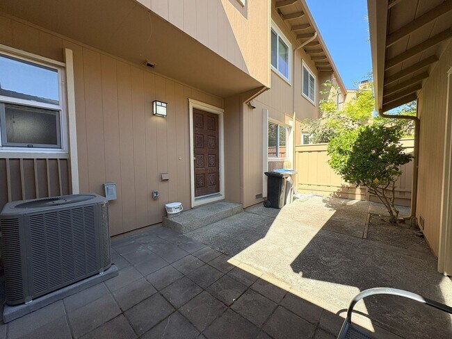 Foto del edificio - Beautifully Updated 3-Bedroom Townhome in ...