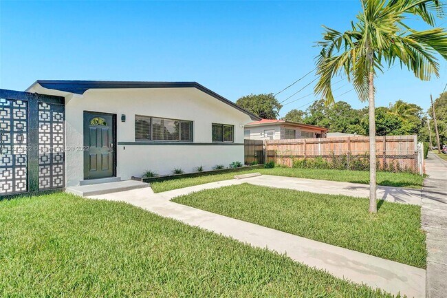 Building Photo - 1324 NE 151st St