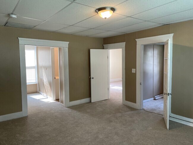 Building Photo - 716 E Line St