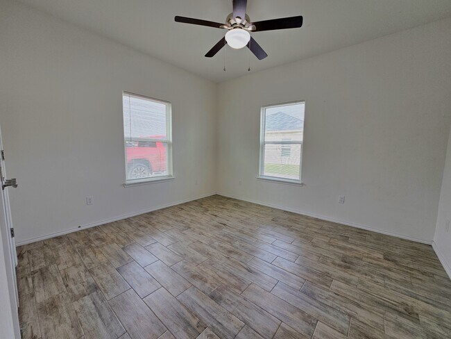 Building Photo - 1809 Atrium Place Dr