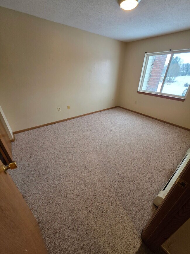 Foto del edificio - 3 Bedroom | 2 Bathroom 2nd Floor Unit in Oelwein AVAILABLE SOON!