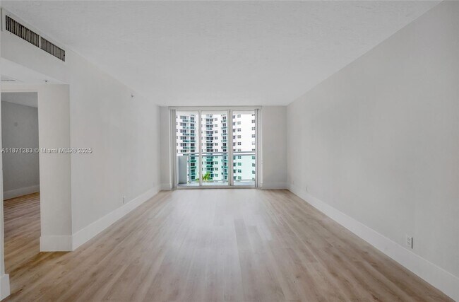 Foto del edificio - 3000 S Ocean Dr