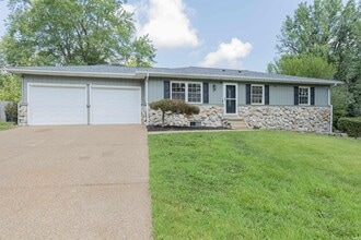 Building Photo - 711 Carole Dr