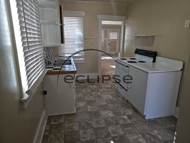 Building Photo - 204 Edison Ave
