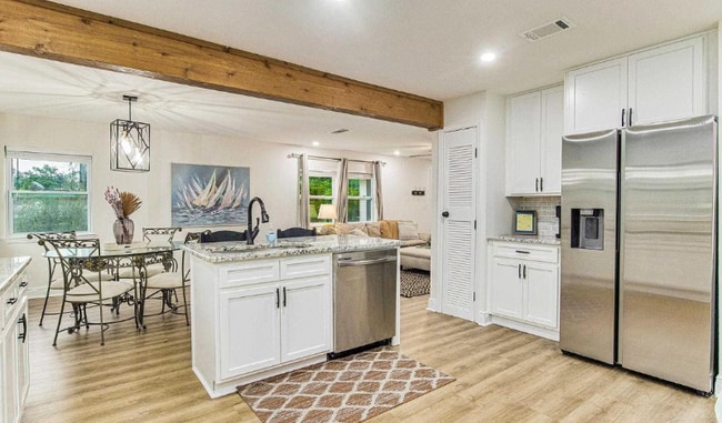 Building Photo - 814 W Gonzalez St