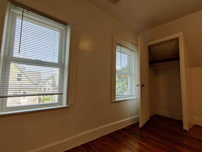 Foto del edificio - No Brokers Fee, In-Unit Washer and Dryer, Central Heat, Steps from boston Landing