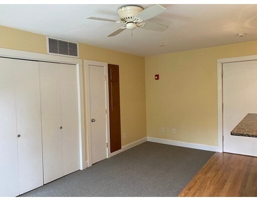 Building Photo - 276 W Elm St