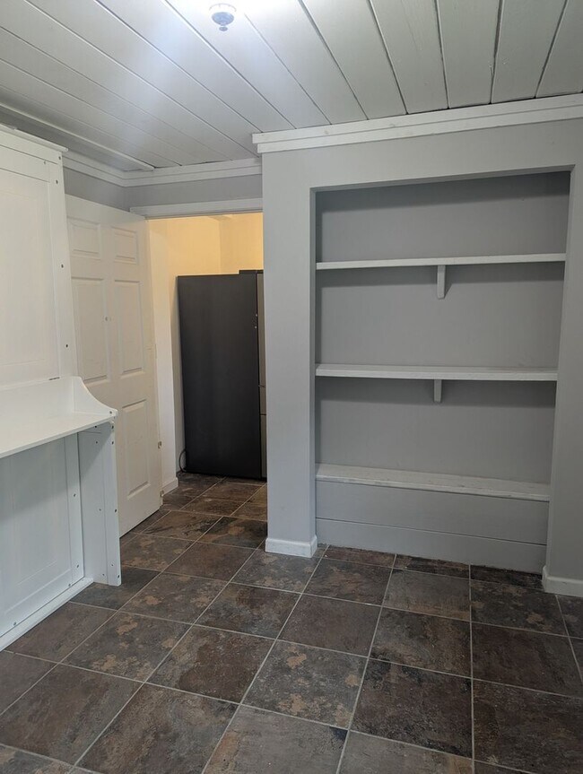 Building Photo - Charming Studio House in Tupelo