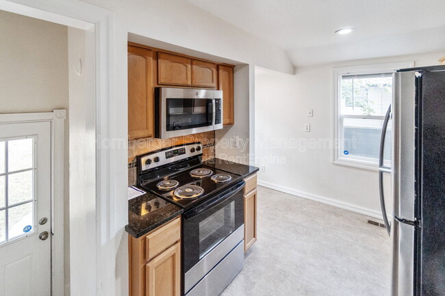 Building Photo - 908 E Longfellow Ave