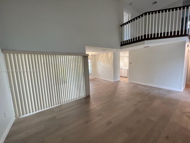 Foto del edificio - 5580 NW 102nd Ct