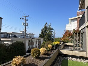 Building Photo - 1285 Martin St