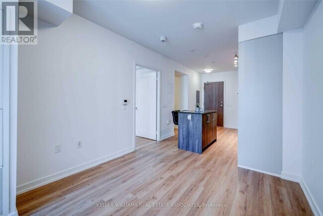 Photo du bâtiment - 576-576 Front St W