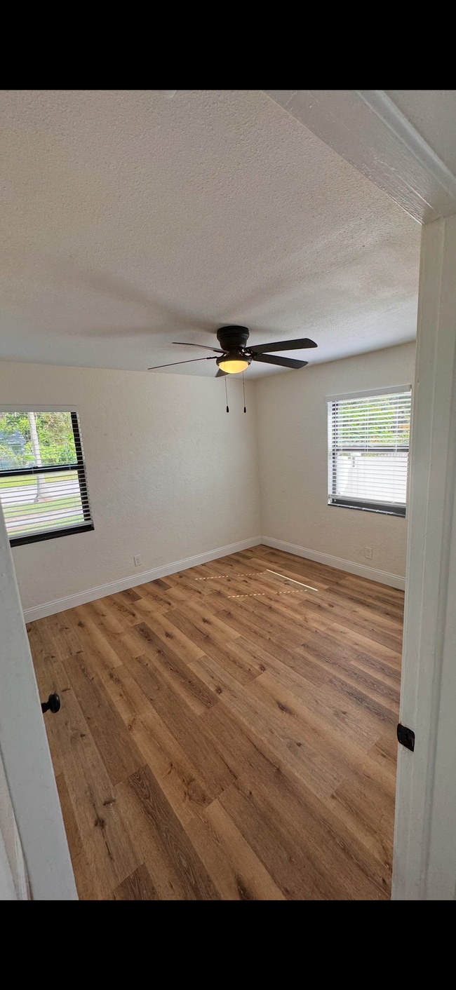 Foto del edificio - 4594 10th Ave N