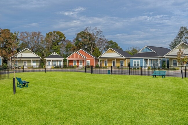 Building Photo - The Cottages Dothan
