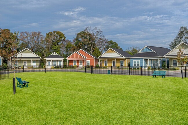 Foto del edificio - The Cottages Dothan