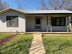 Building Photo - 1007 Flag St