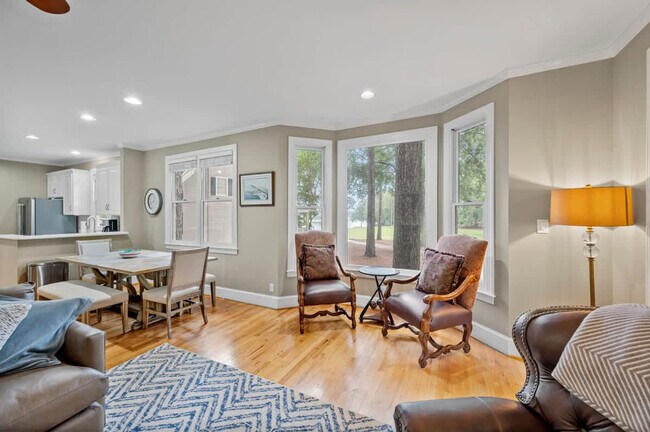 Building Photo - 110 Mayfair Ct