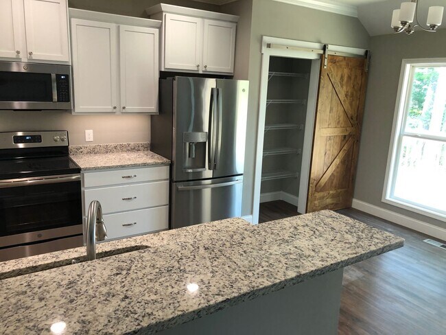 Foto del edificio - New Construction Basement Rancher 5BR/3BA