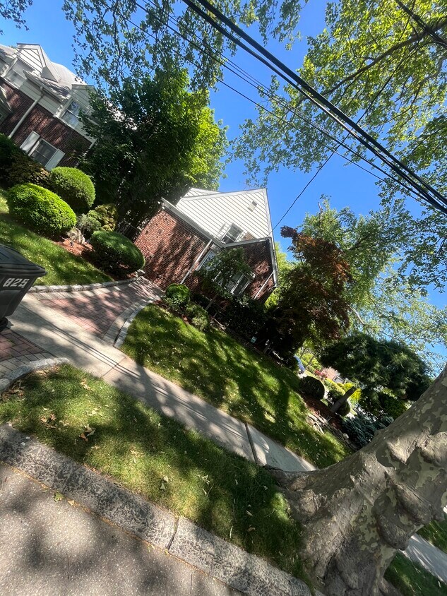 825 Elizabeth St Unit 2, Ridgefield, NJ 07657 Apartments in