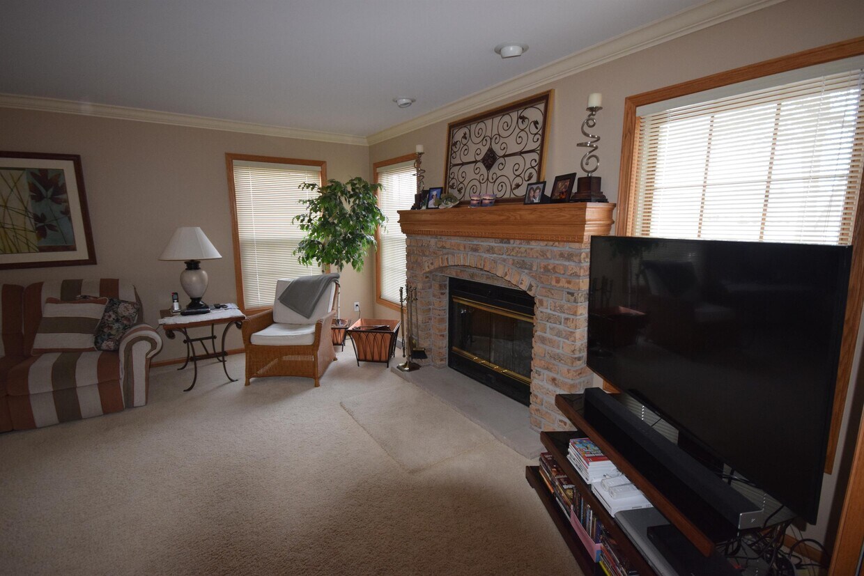 Primary Photo - 400 Sunset Ln