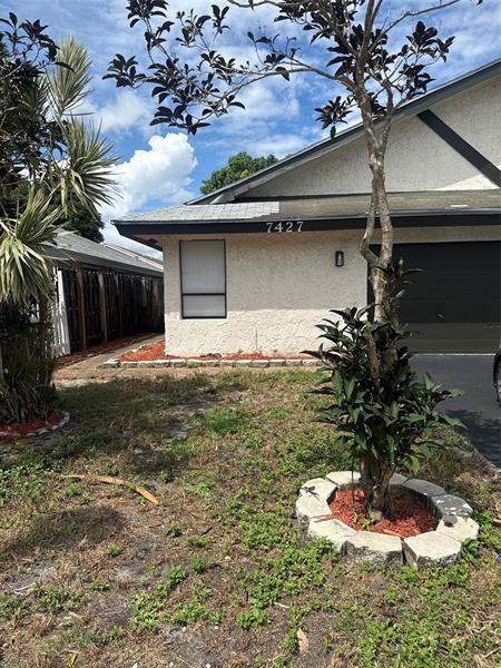 Foto del edificio - 7427 SW 13th St