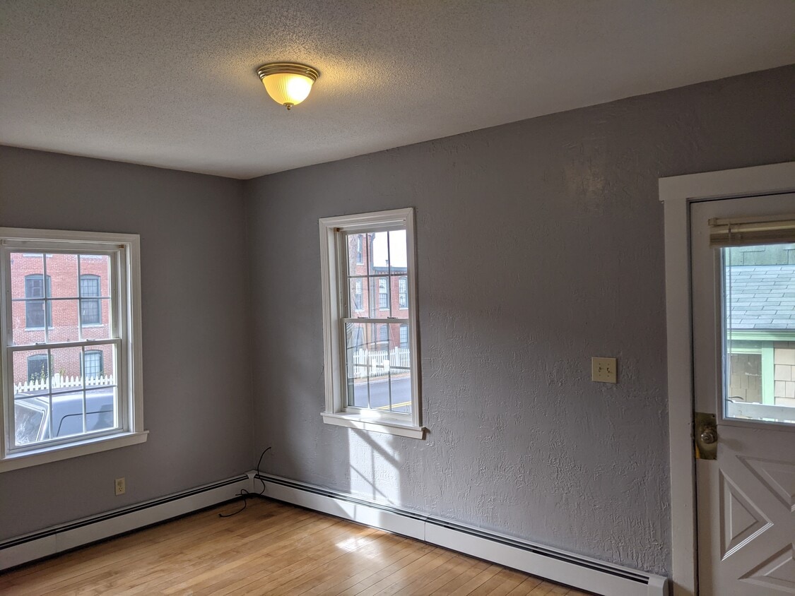 Living room - 15 Front St