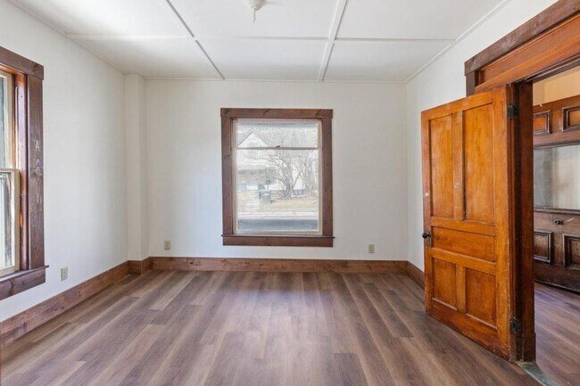 Building Photo - 133 Elm St