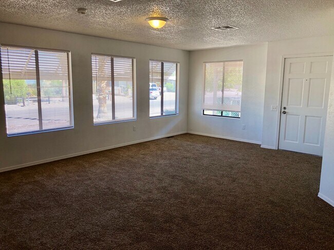 Foto del edificio - Spacious 2 Bedroom 2 Bath Home near River!