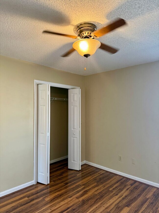 Foto del edificio - FOR RENT