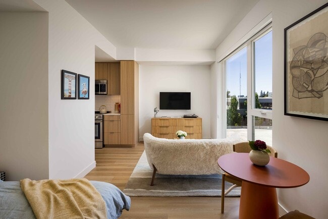 Building Photo - Felix