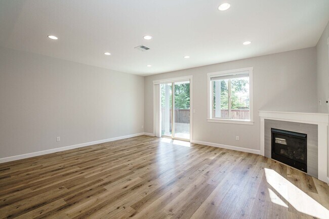 Foto del edificio - Desirable Salmon Creek Home Located in Lux...