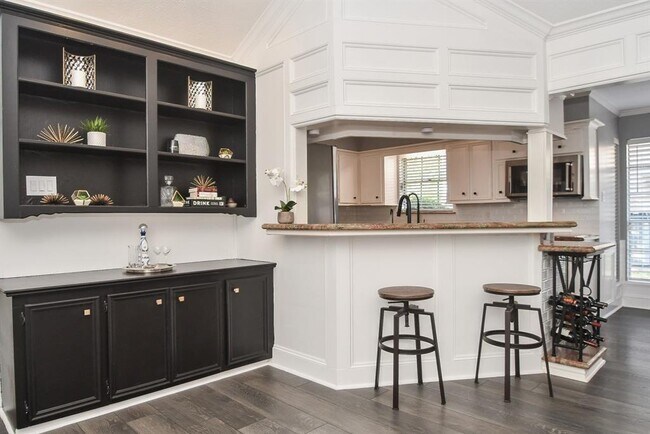 Foto del edificio - 341 Fox Briar Ln