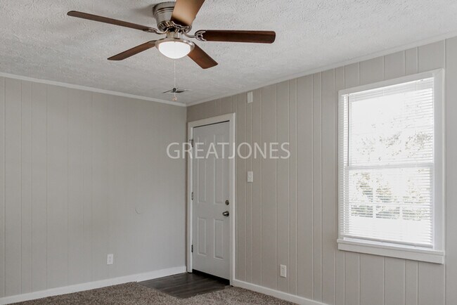 Building Photo - NOW OFFERING $250 OFF FIRST FULL MONTH IF ...