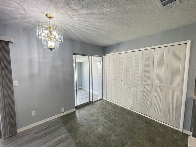 Building Photo - Stylish & Modern Living in the Heart of Or...
