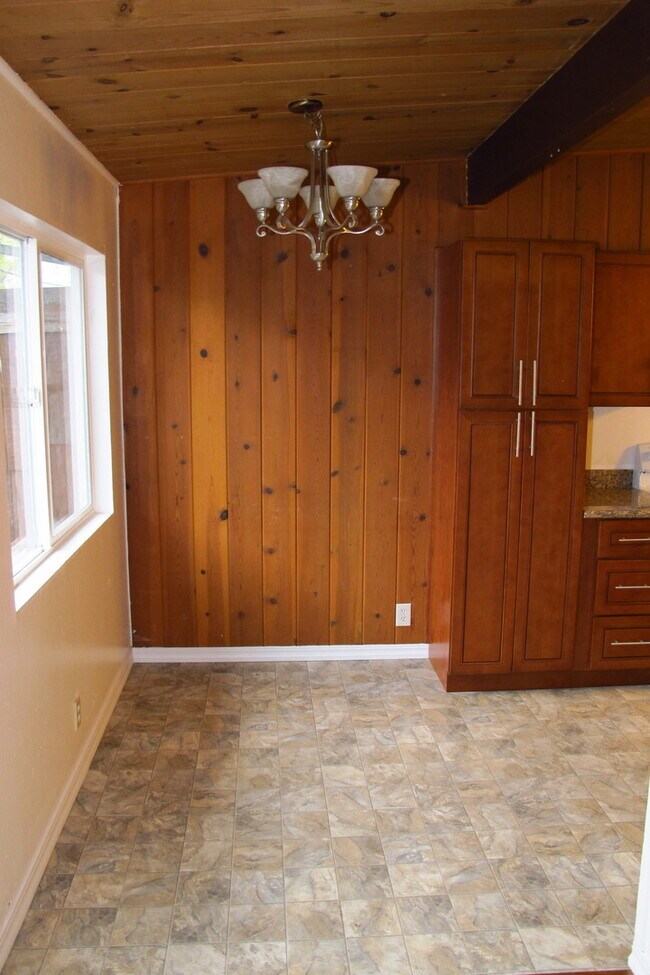 Foto del edificio - 993-995Butte