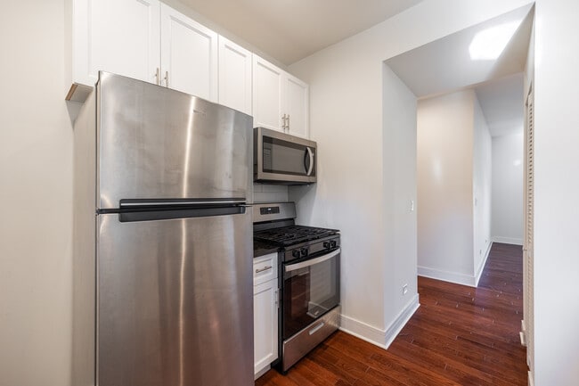 Building Photo - 1159 W Lunt Ave