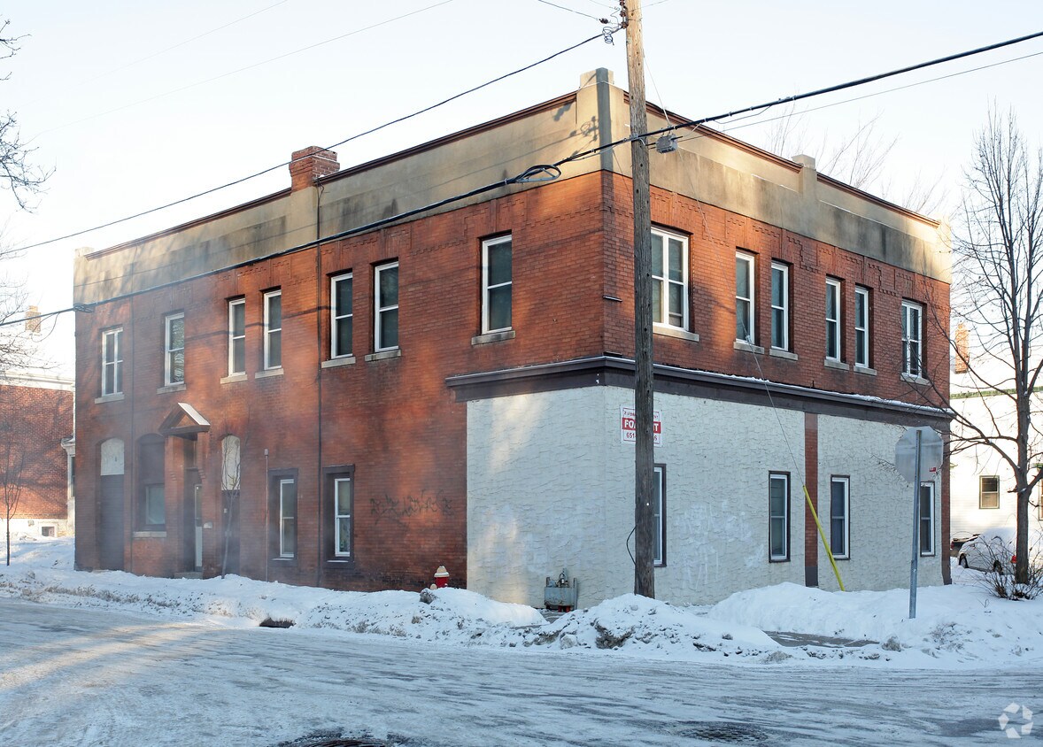 Building Photo - 35 Stevens St W