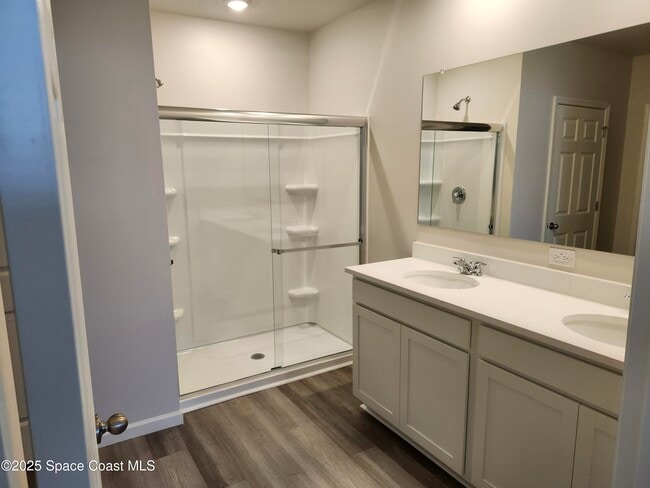 Building Photo - 450 Awin Cir SE