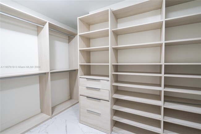 Building Photo - 17301 Biscayne Blvd