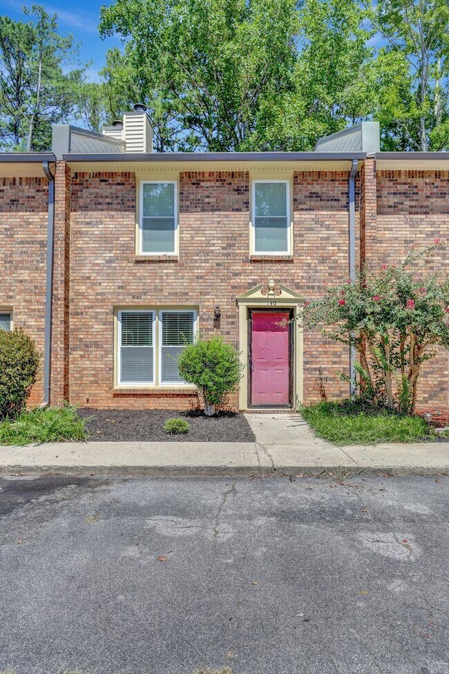 Building Photo - 139 Forrest Ave