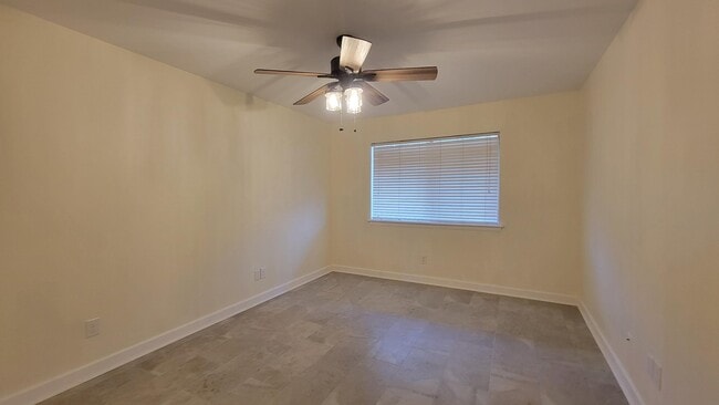 Building Photo - 726 Eglin Pkwy