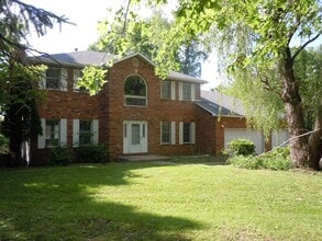 Building Photo - 180 Smola Ln